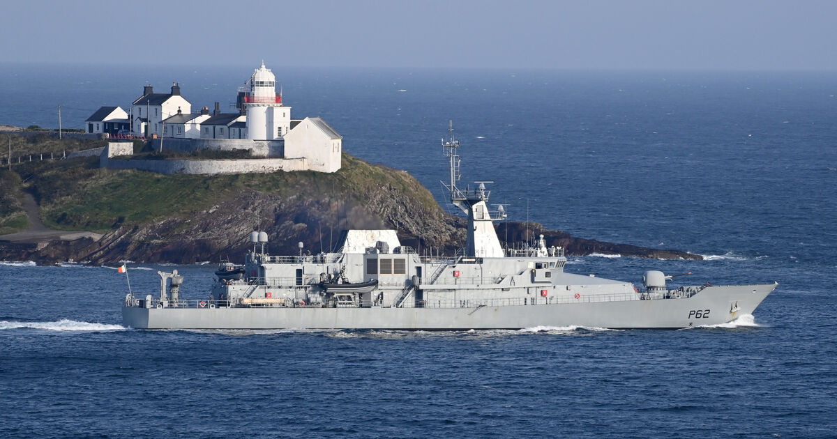 海軍艦艇がロシアの「海底スパイ船」をアイルランド海域から護衛
