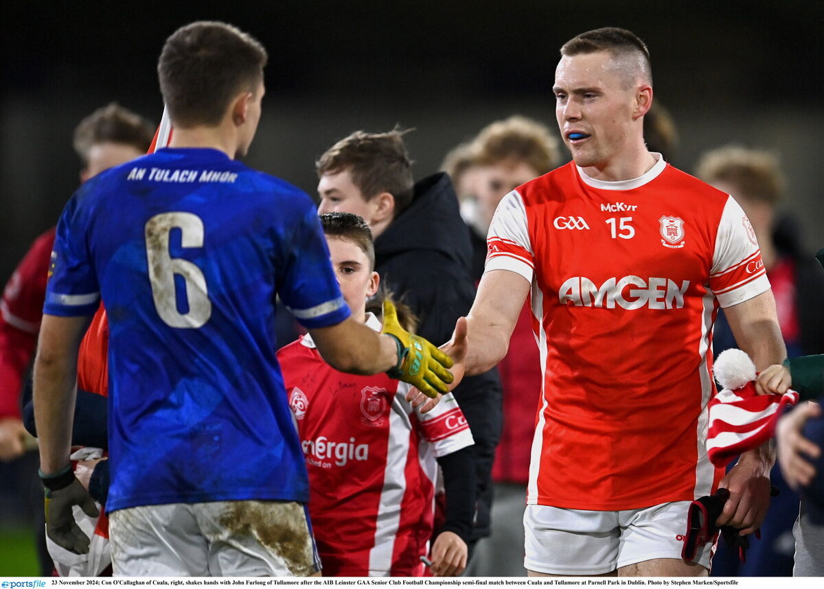 Con O'Callaghan of Cuala, right, shakes hands with John Furlong of Tullamore. Photo by Stephen Marken/Sportsfile