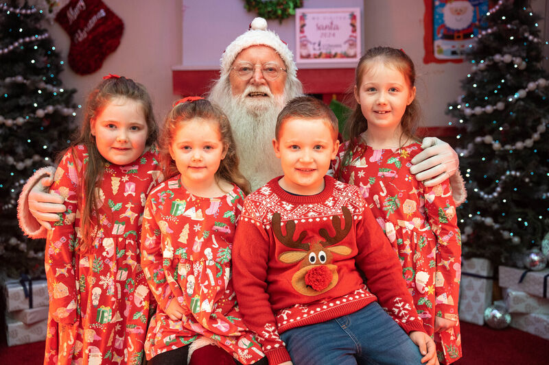 Geno Kavanagh (centre) playing Santa as the Kendricks (left to right) Rosie, 5, Holly, 3, JJ, 6 and Mai, 7, visit. Picture: Noel Sweeney Geno Kavanagh (centre) playing Santa as the Kendricks (left to right) Rosie, 5, Holly, 3, JJ, 6 and Mai, 7, visit. Picture: Noel Sweeney