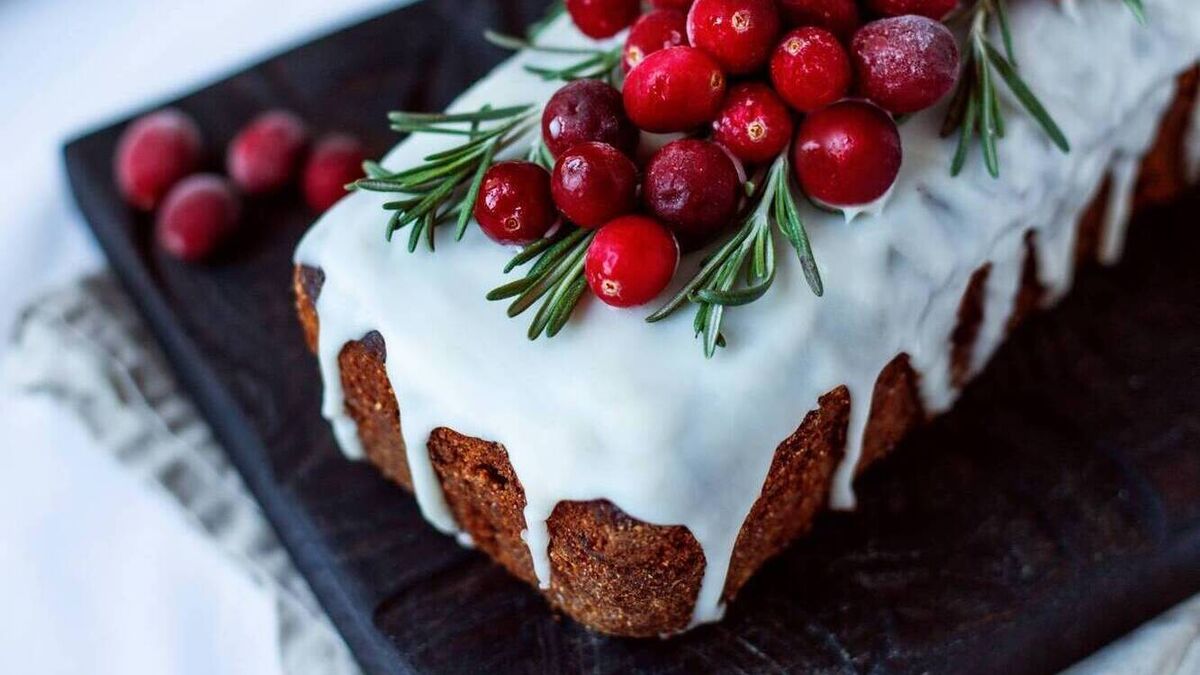 Modern Christmas cake