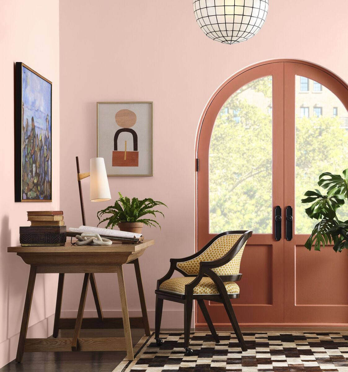 Pastel pink takes a backseat with Fleetwood's Pink Marshmallow walls and the deeper Betsy 1920 Dark on the door. Pastel pink takes a backseat with Fleetwood's Pink Marshmallow walls and the deeper Betsy 1920 Dark on the door.