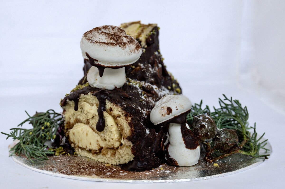 Diva’s Mocha Almond Bûche: Picture Chani Anderson