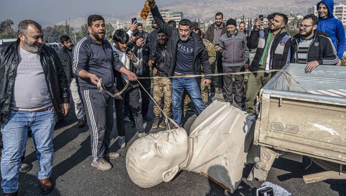 Citizens in Syria take down statues of Hafez al-Assad, the father of Bashar al-Assad, in Damascus. Picture: Murat Sengul/Anadolu via Getty Images