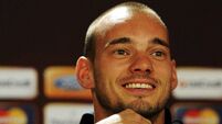 Sneijder apologises to Leeds fans for knives promotion