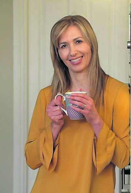 Laura Dowling. Laura Dowling.