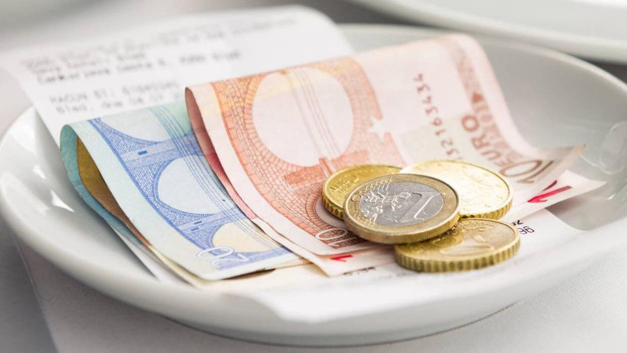 Minimum wage rises by 80c per hour from January 1