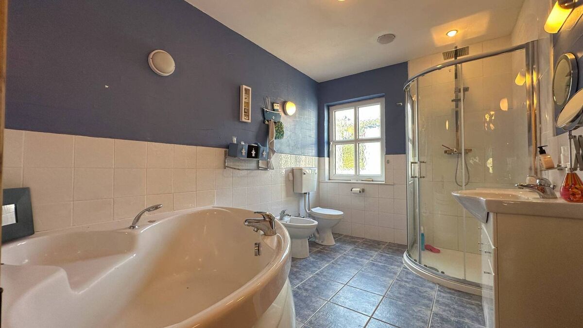 Main bathroom