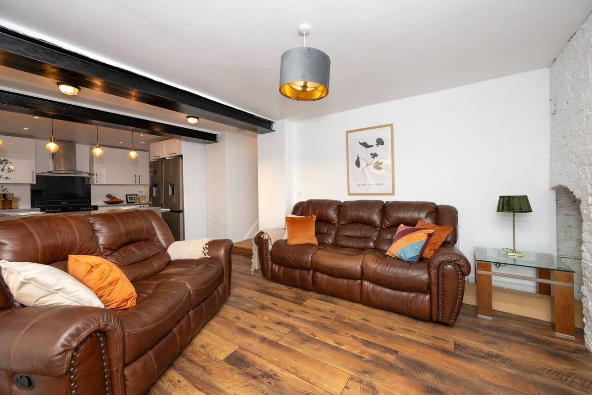 Open plan kitchen/lounge