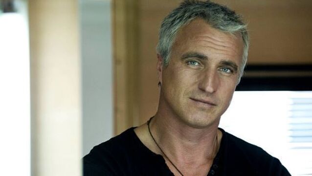 Ginola will challenge FIFA presidency