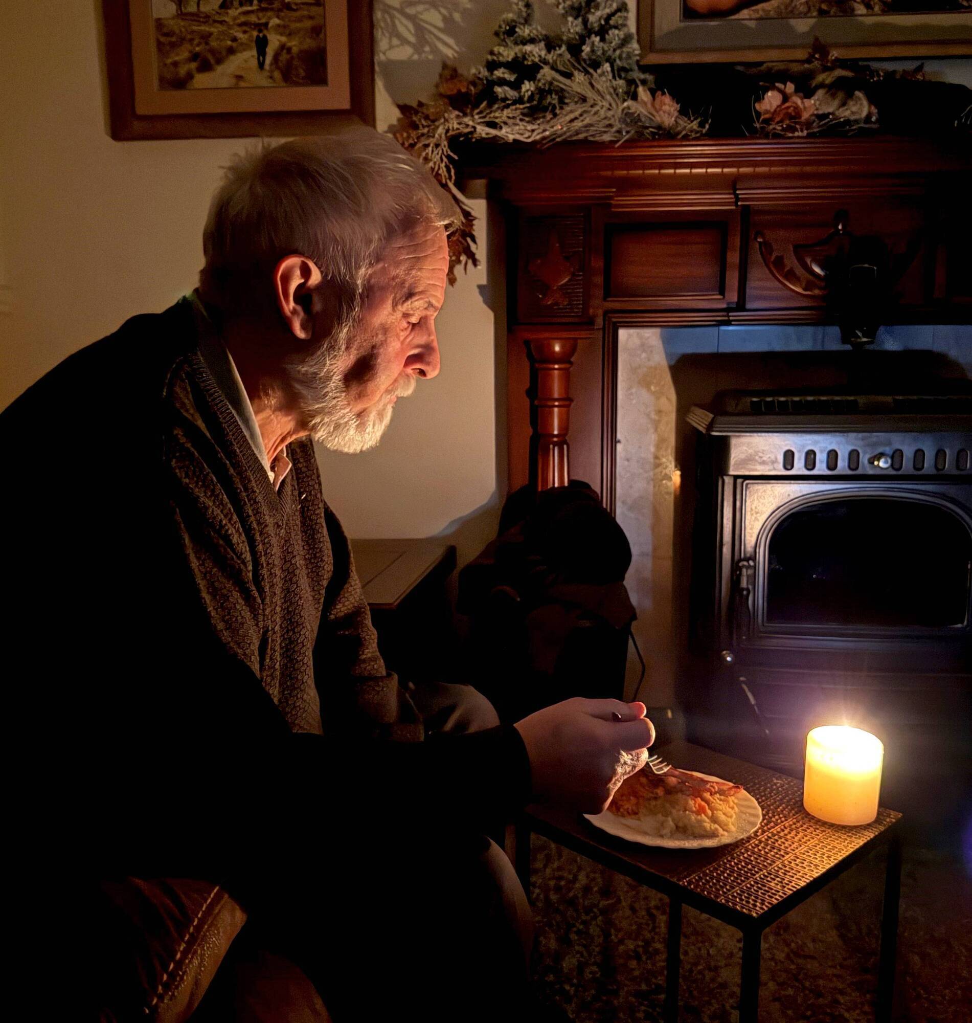Community spirit 'keeping people alive' as elderly freeze in homes with no power or water
