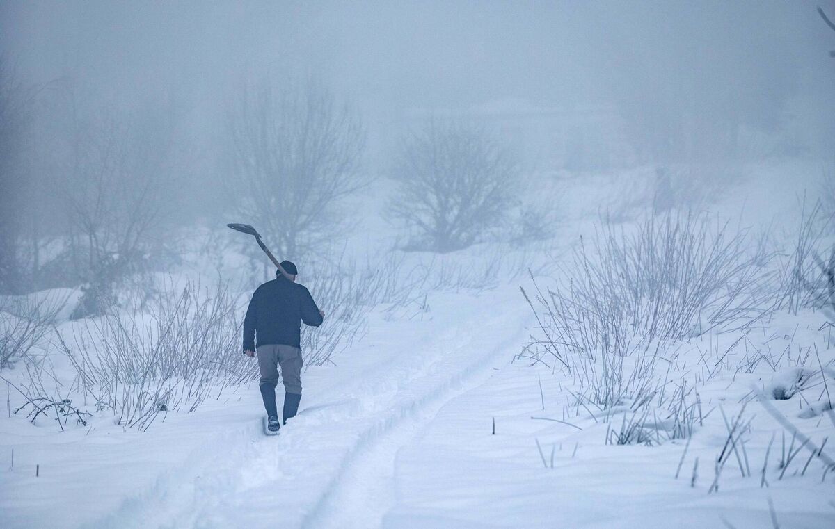 Stephen Murphy, from Ardagh, Co Limerick, heads off to help another snow-bound neighbour bring in a bucket of coal for her fire. Picture: Bridie Murphy