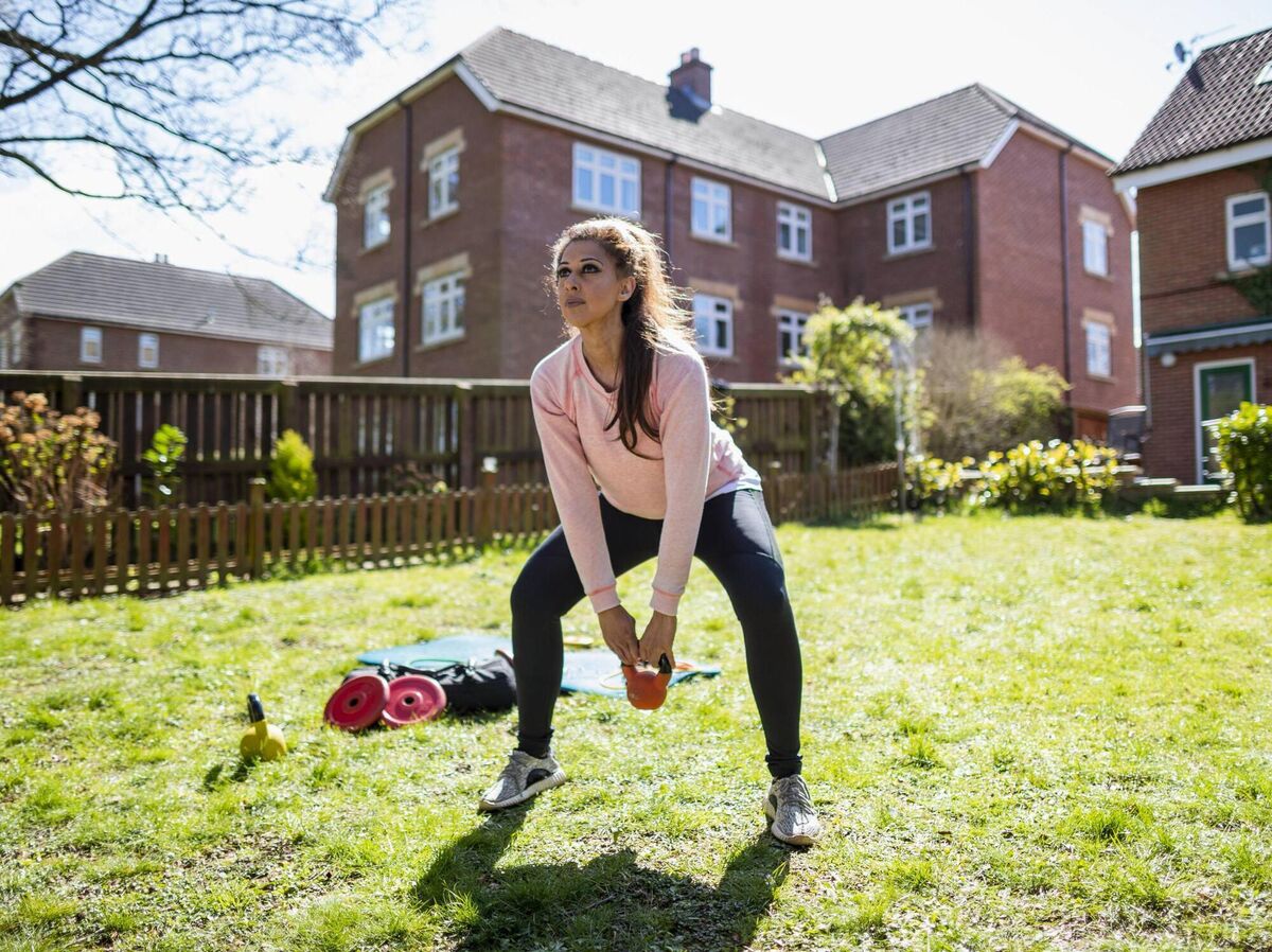 60 seconds of effort with any bodyweight exercises â lunges, squats, etc â followed by 60 seconds of recovery for 10 minutes will produce results. Pic: iStock 60 seconds of effort with any bodyweight exercises â lunges, squats, etc â followed by 60 seconds of recovery for 10 minutes will produce results. Pic: iStock