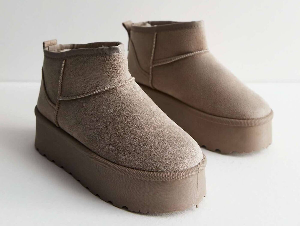 Suedette Faux Fur Lined Flatform Slipper Boots, New Look, €25.49