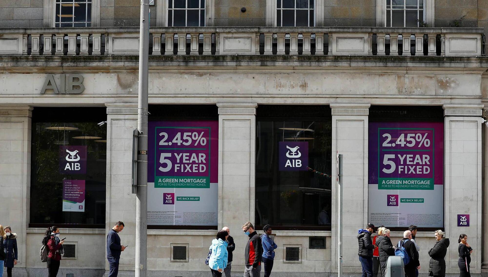 
                The average interest rate on new mortgages is to drop in the coming months. Picture: David Clarke
            