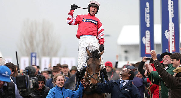 Coneygree wins Gold Cup in only fourth race over fences