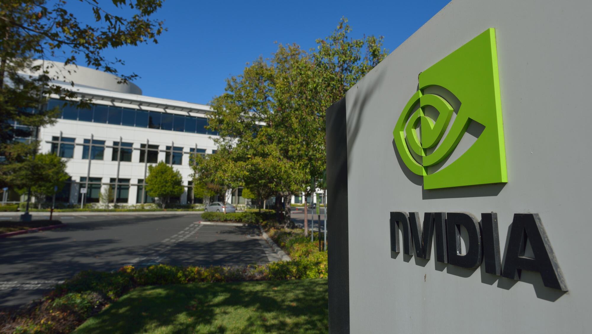 Nvidia loses $500bn in tech stock value after AI market rout