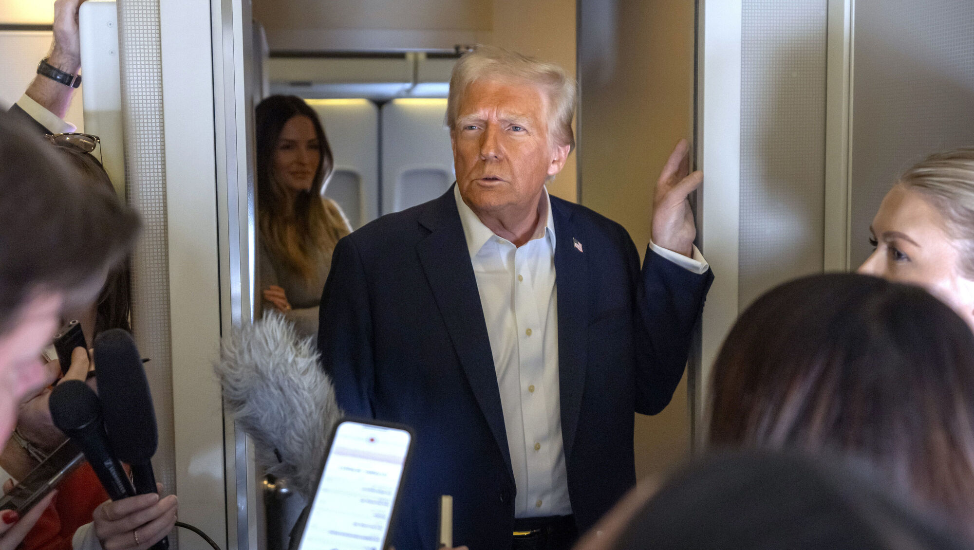 White House offers two million federal employees financial incentives to quit