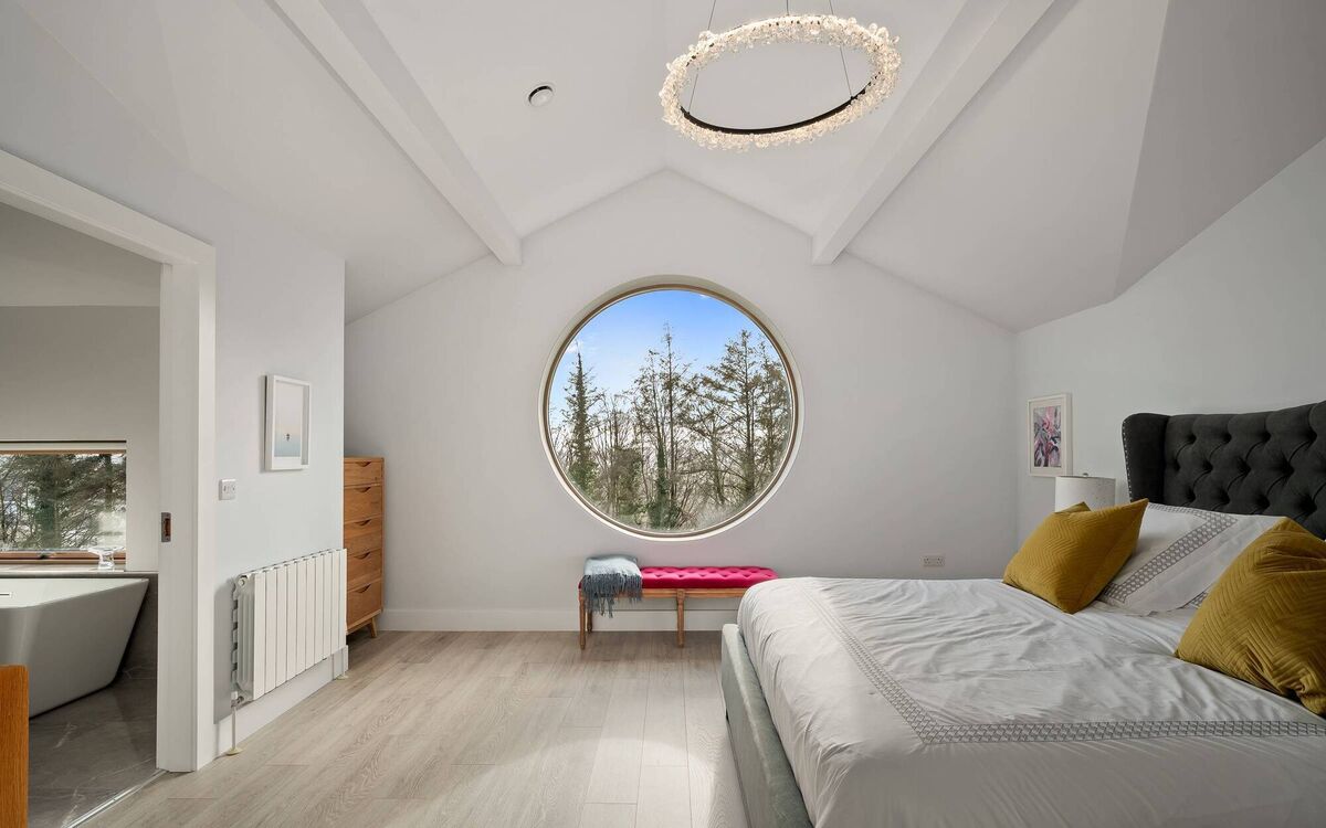 Lens-like eye in the sky in the main bedroom