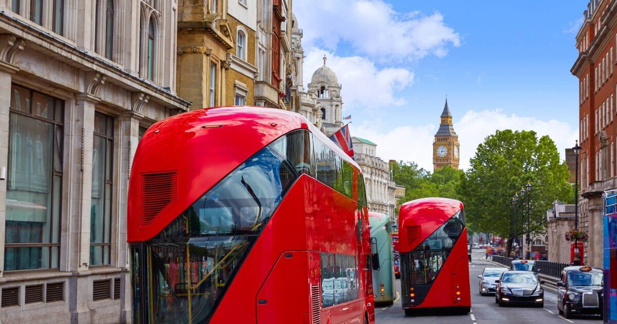 ロンドンの象徴的な赤いバスの3分の2がこのリムリック会社のソフトウェアを使用しています