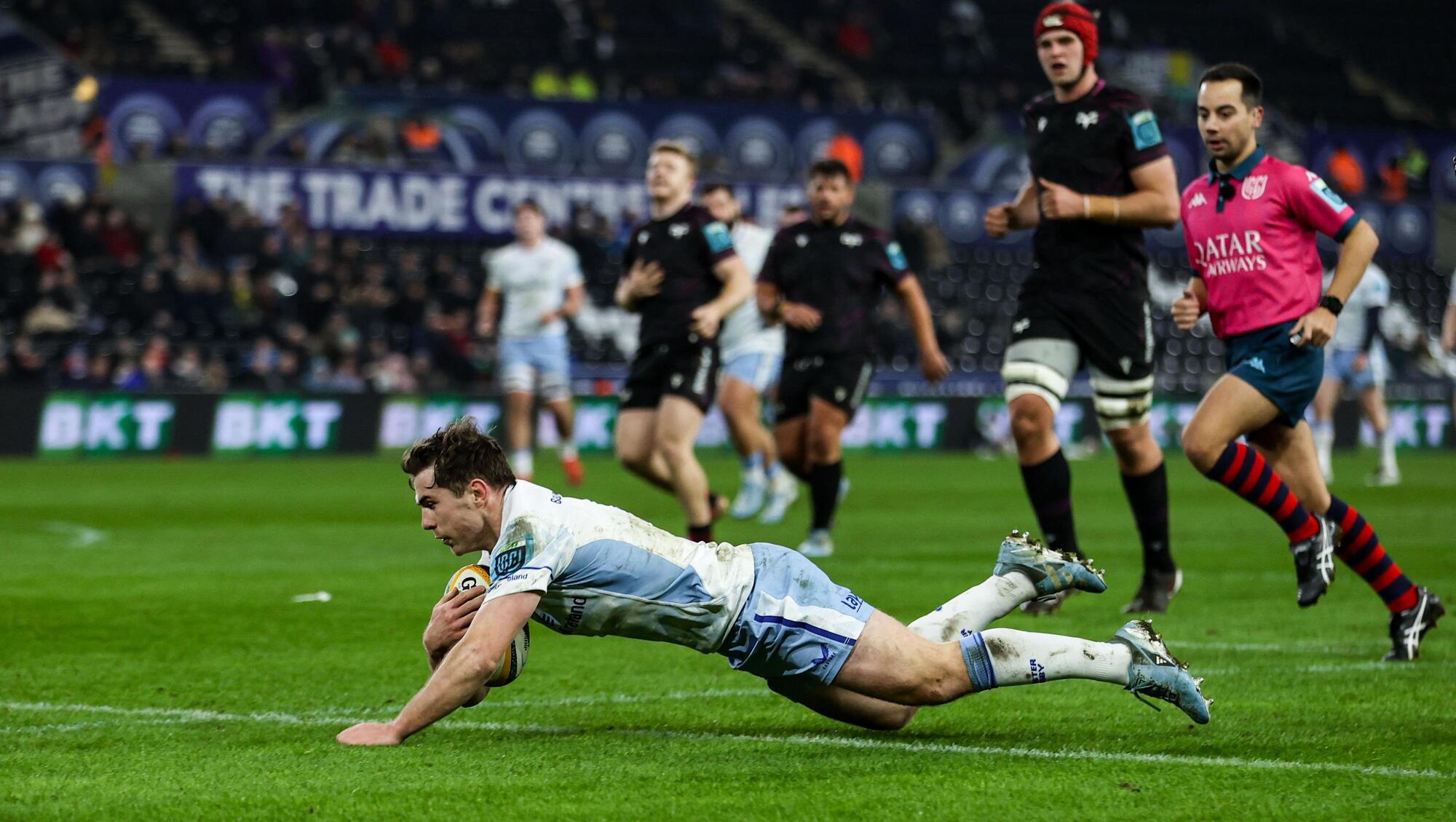 Leinster withstand late Ospreys onslaught to claim narrow victory