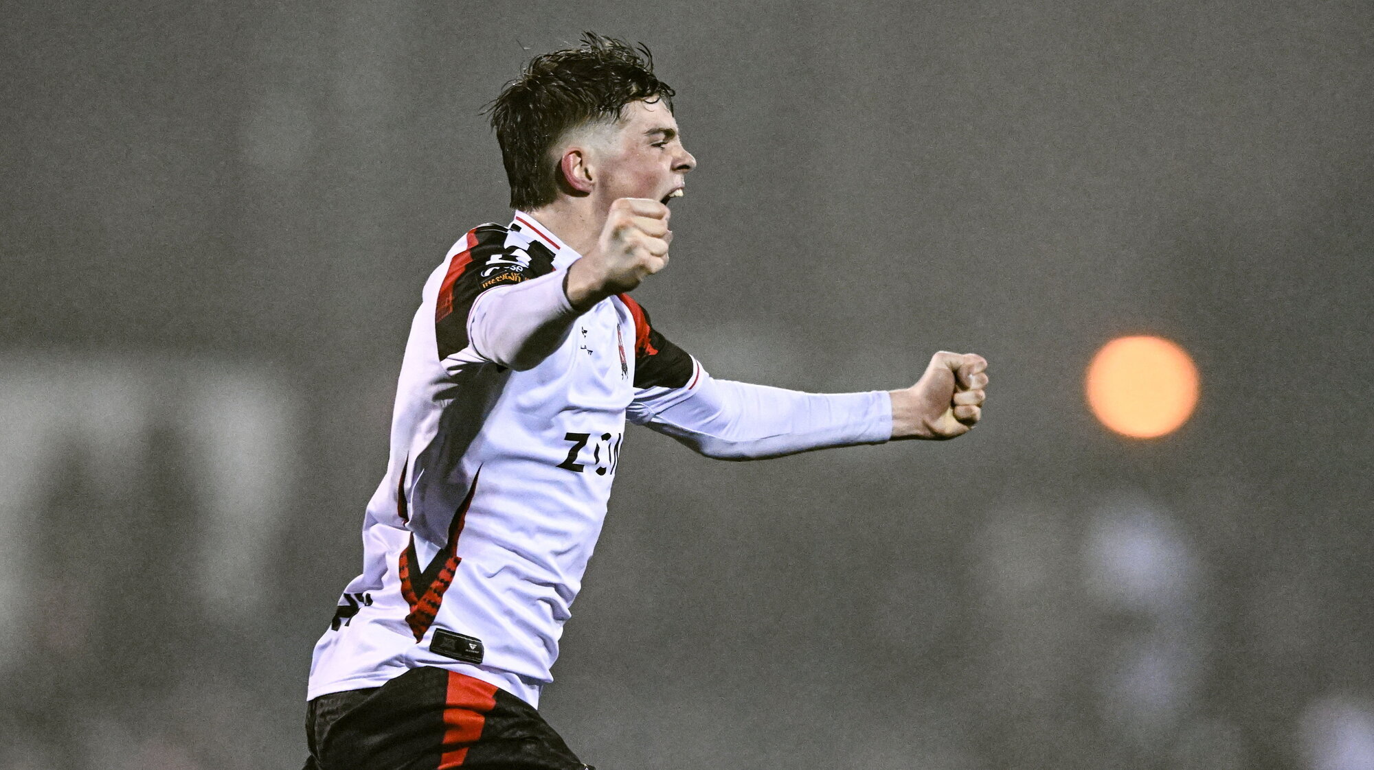 Teenager Leonard gets Dundalk promotion bid off to flying start