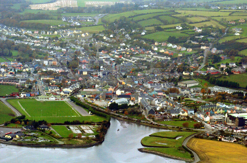 Clonakilty town from the air in the early to mid-2000s, when Tesco bought six acres. Fresh plans are now expected as Tesco offer a portion for sale to facilitate planning and development. Clonakilty town from the air in the early to mid-2000s, when Tesco bought six acres. Fresh plans are now expected as Tesco offer a portion for sale to facilitate planning and development.