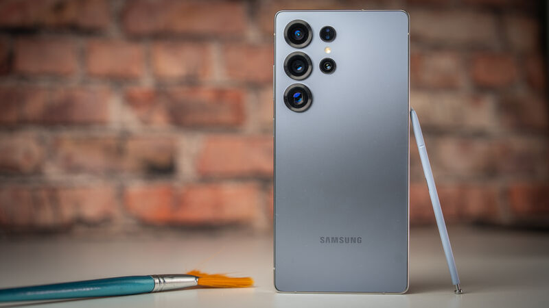 The S25 Ultra boasts a more rounded design. Picture: Noel Campion.