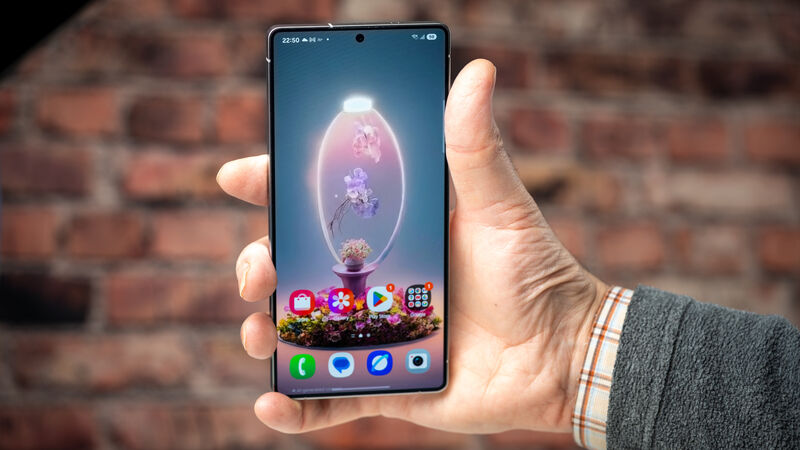 The S25 Ultra has a slightly larger 6.9-inch display thanks to smaller bezels. Picture: Noel Campion.