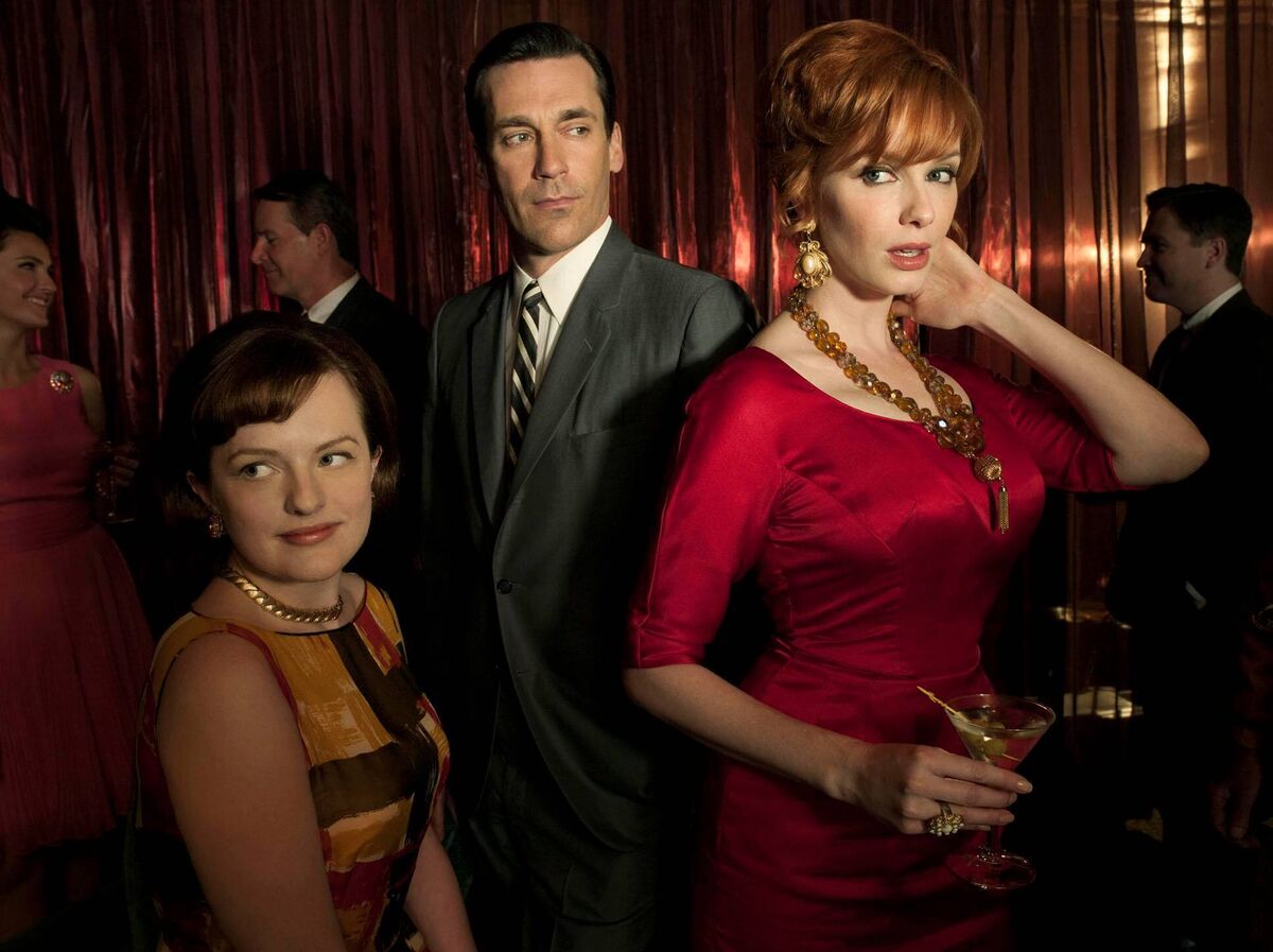  Peggy Olson (Elisabeth Moss), Don Draper (Jon Hamm) and Joan Harris (Christina Hendricks) in Mad Men. 