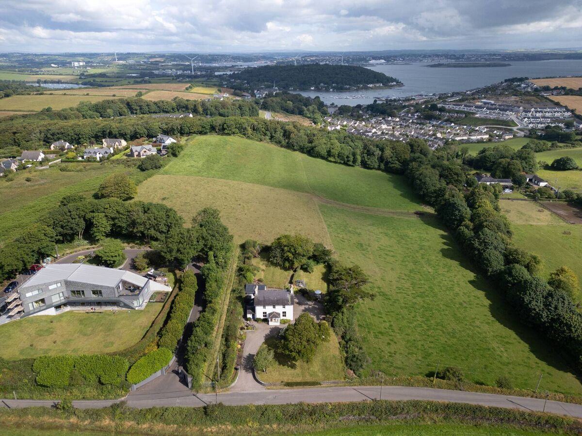 Two-faced: Fair View 