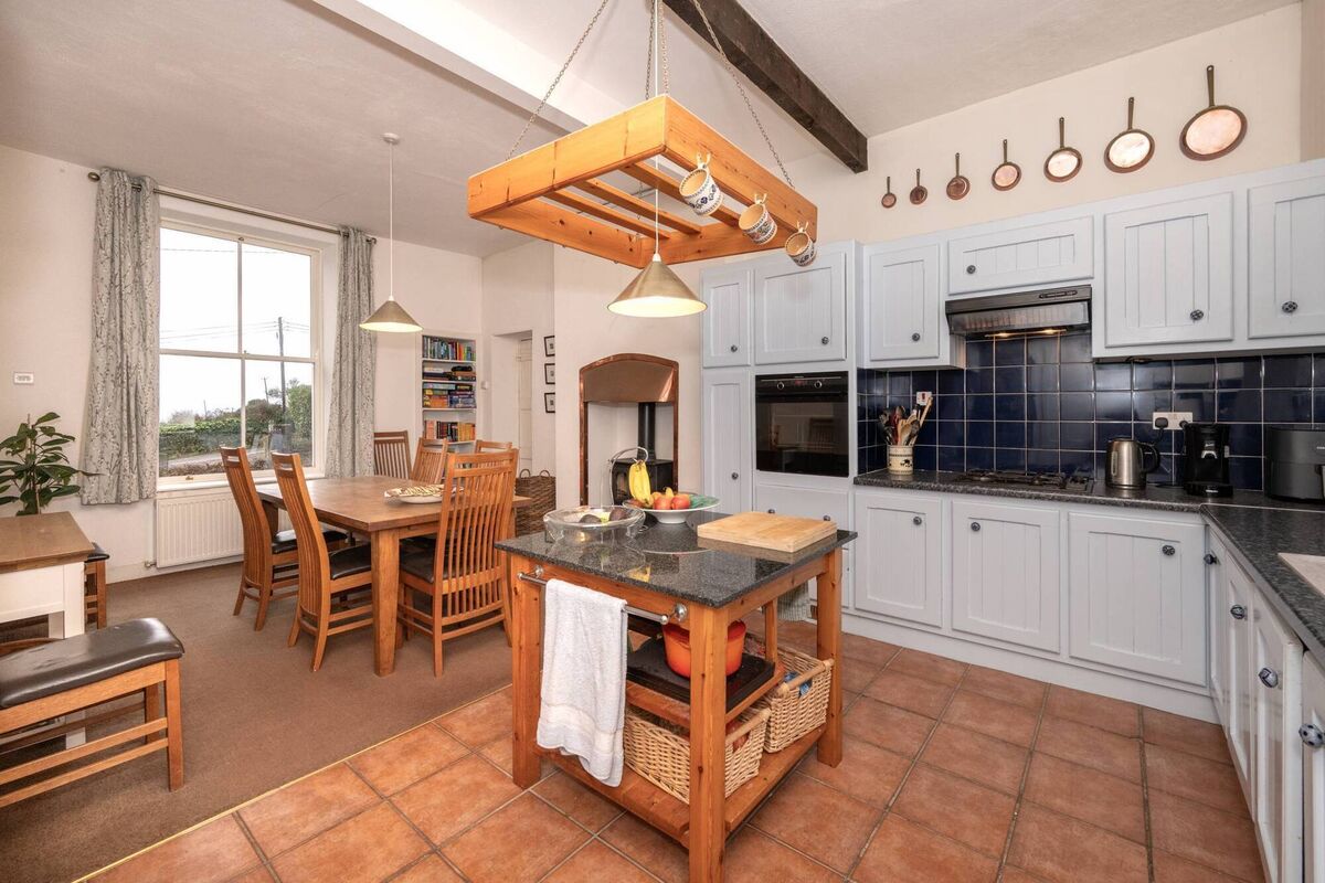 Double aspect kitchen/diner