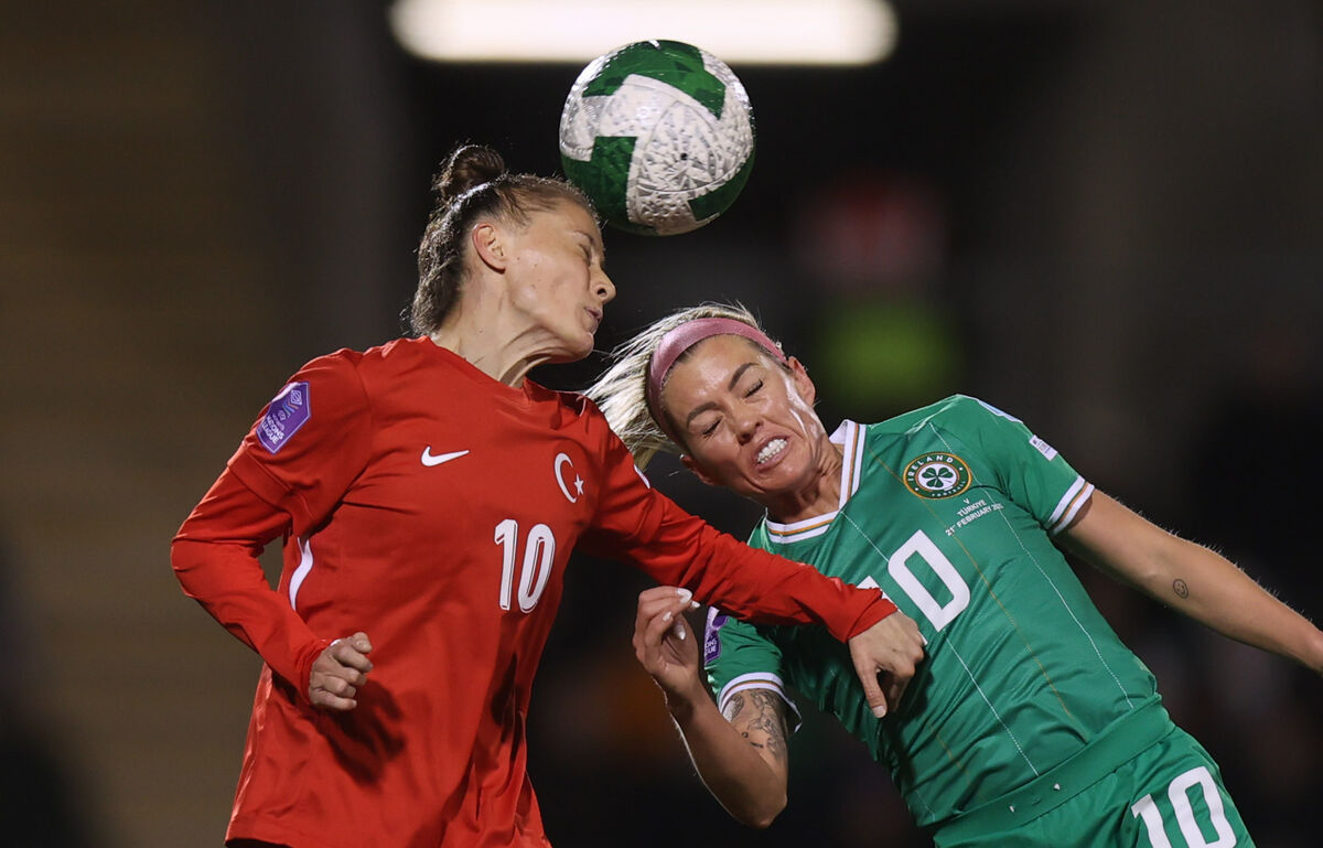 Türki̇ye's Ebru Topçu and Denise O'Sullivan of Ireland. Pic: ©INPHO/Tom Maher.