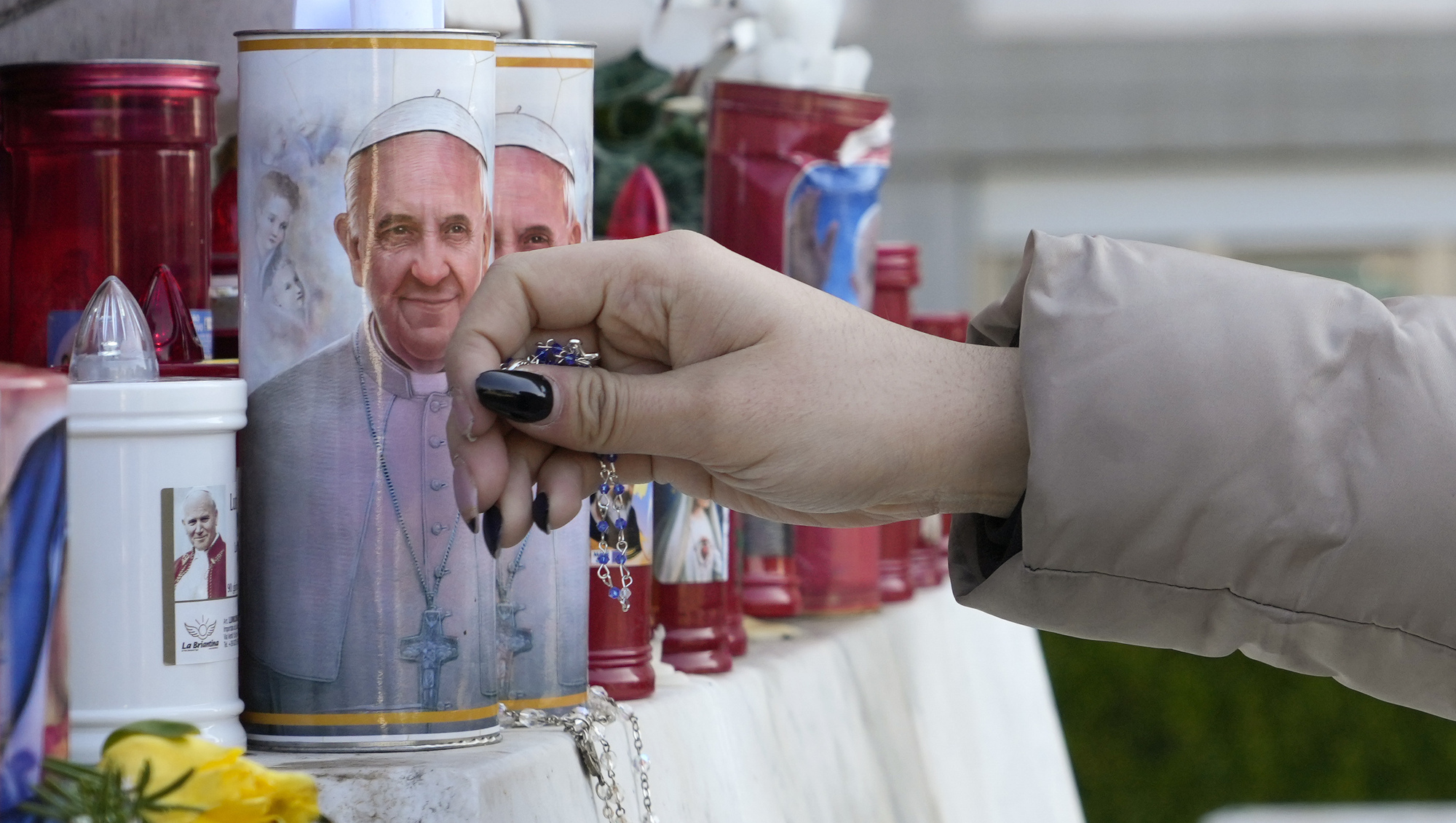 Pope Francis in critical condition with early kidney failure but remains alert