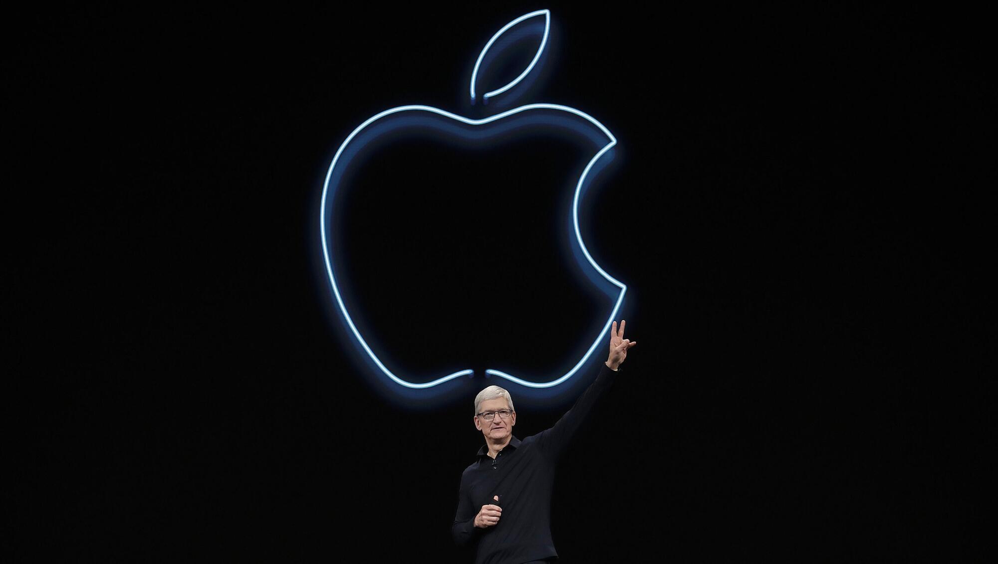 Apple to hire 20,000 new workers and spend $500bn in US 