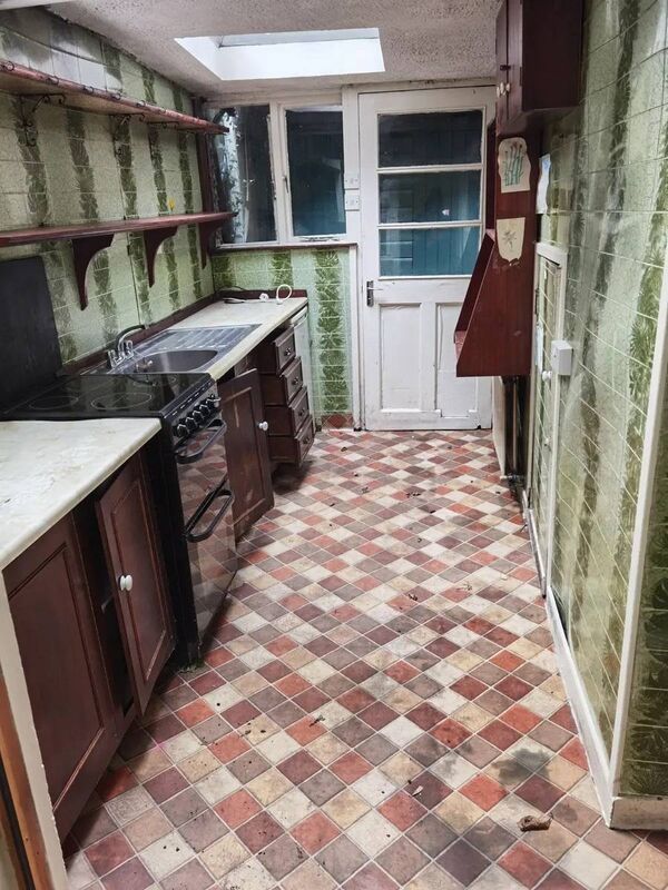 The kitchen at 42 Douglas Street, before the builders get in. The kitchen at 42 Douglas Street, before the builders get in.