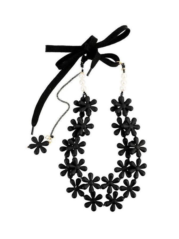 Fleurs collar, Melissa Curry, €495 Fleurs collar, Melissa Curry, €495