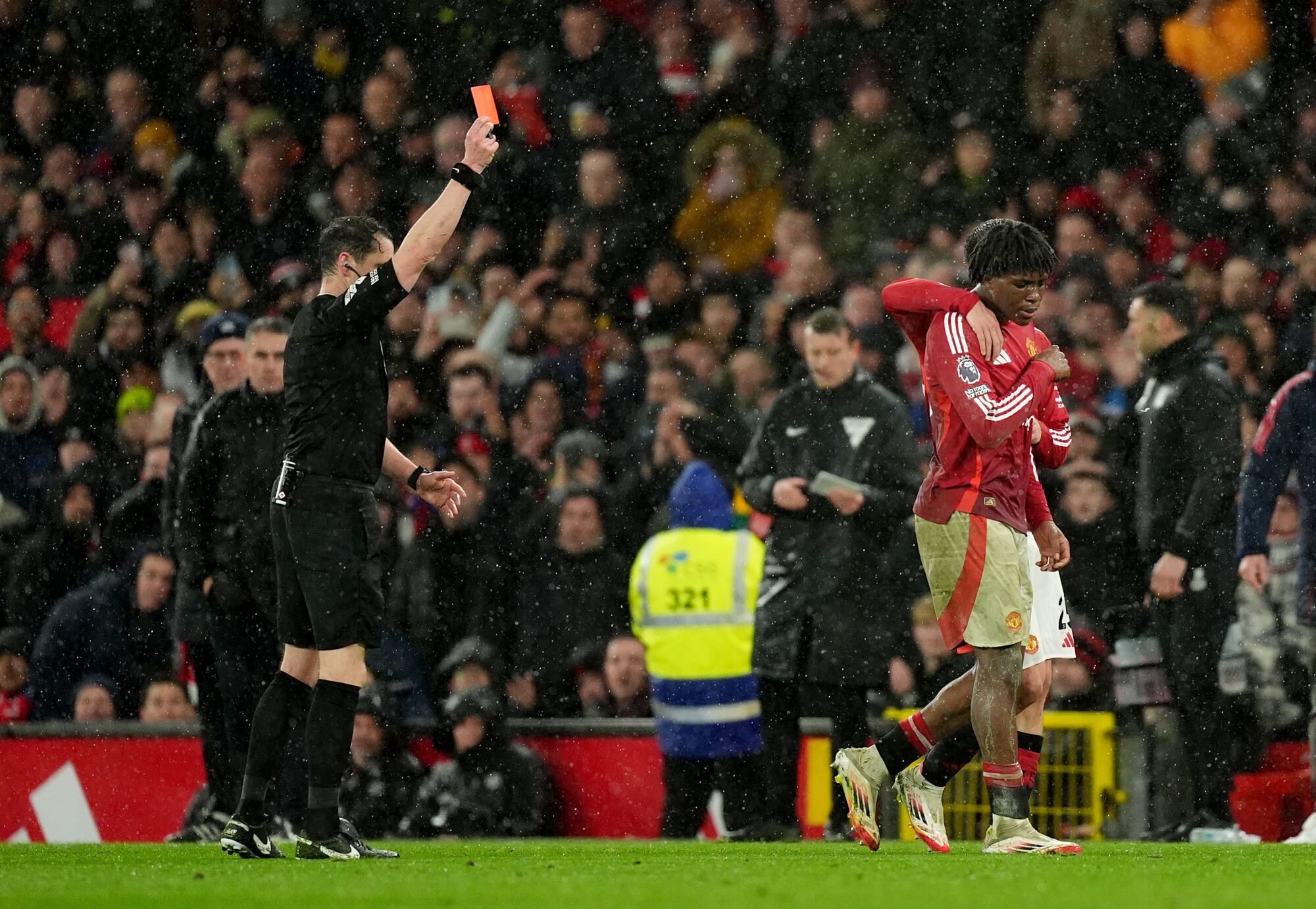 United stumble past Ipswich despite Dorgu calamity