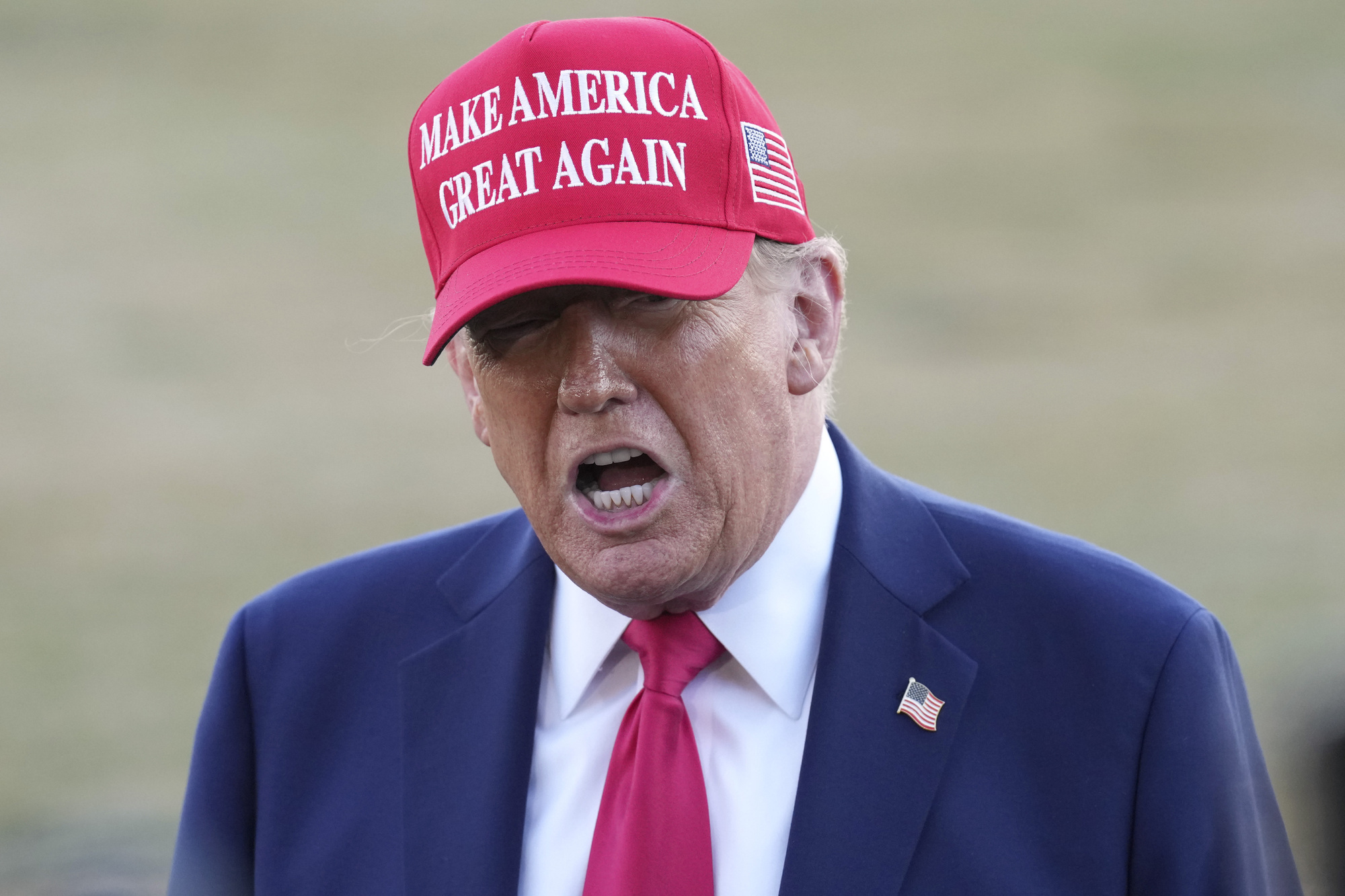 Trump signs order designating English as official language of the US