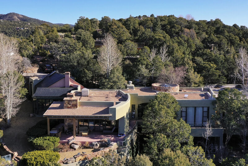 The house owned by actor Gene Hackman and his wife Betsy Arakawa stands Thursday, Feb. 27, 2025, in Santa Fe, N.M. (AP Photo/Roberto E. Rosales) The house owned by actor Gene Hackman and his wife Betsy Arakawa stands Thursday, Feb. 27, 2025, in Santa Fe, N.M. (AP Photo/Roberto E. Rosales)