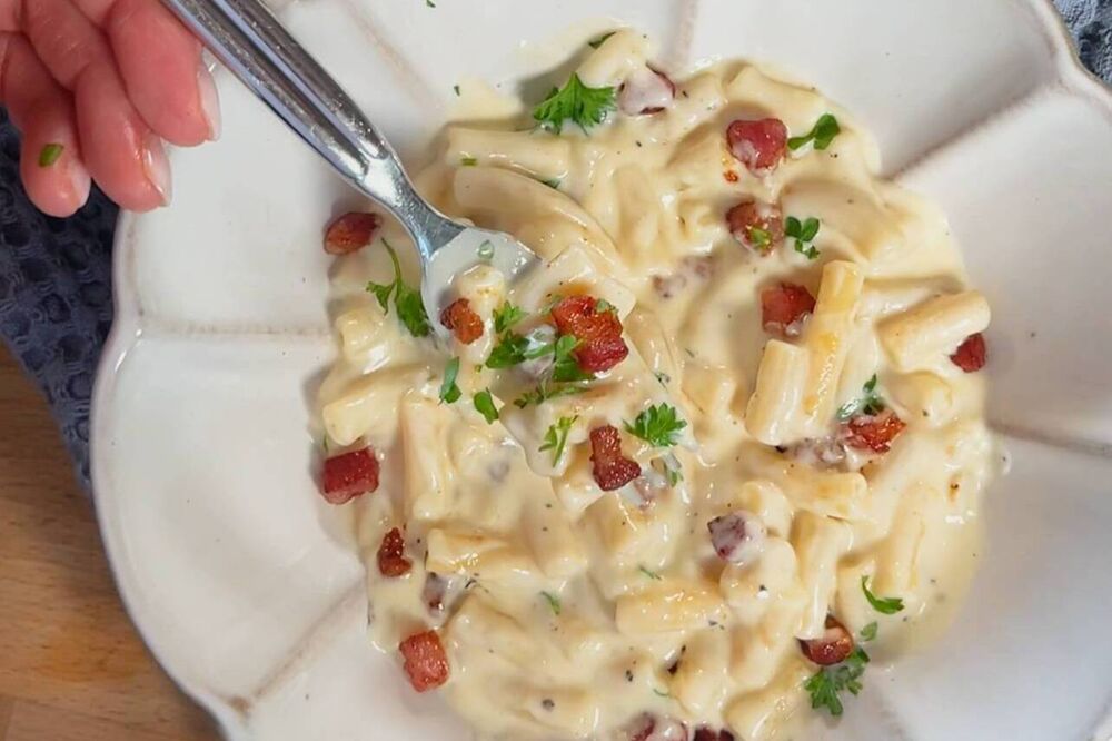 Mac and Cheese with Crispy Bacon