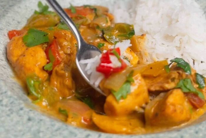 Slow-cooked chicken curry