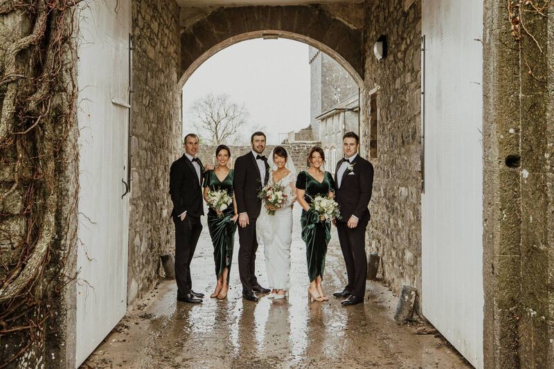 サラ・ミーニーとジェームズ・マーフィーは結婚式のパーティーで。写真：ナタリー・マーハー 