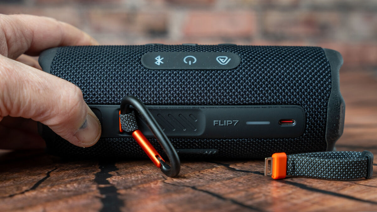 The Flip 7 comes with an interchangeable loop and a carabiner accessory. Picture: Noel Campion.