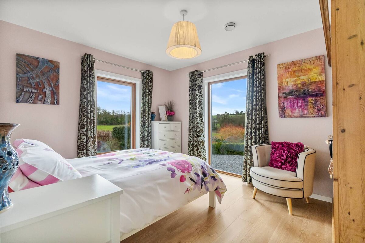 Double aspect bedroom