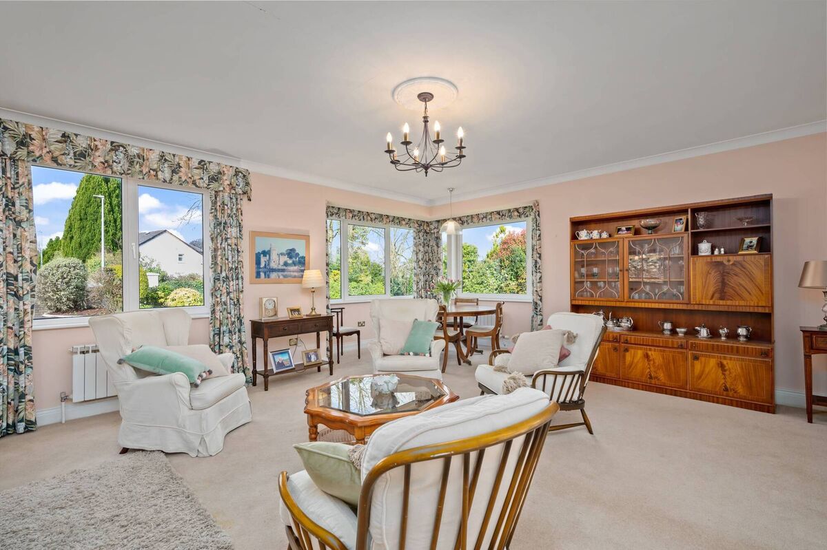 Good reception rooms