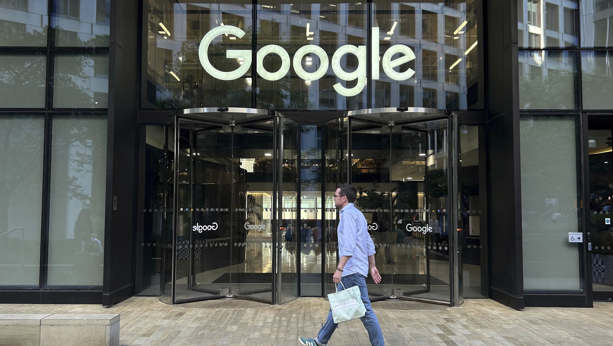 Google back in court to fight search monopoly case