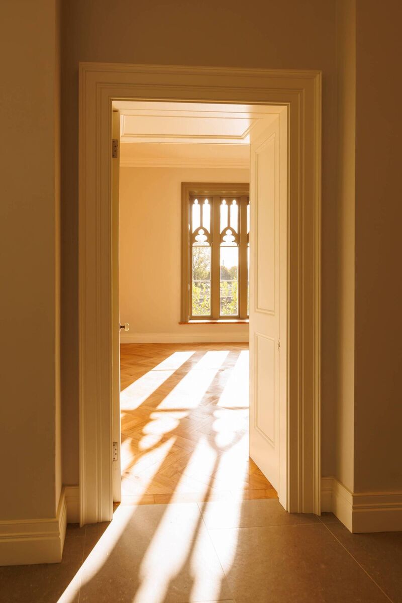 Carrig House was a radio and electronics school in the mid-20th century for a time after ceasing to be a private dwelling. 