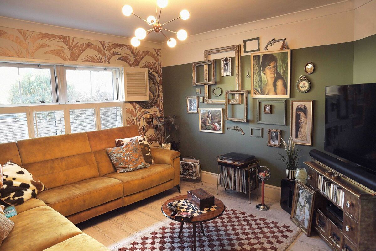 The sitting room.