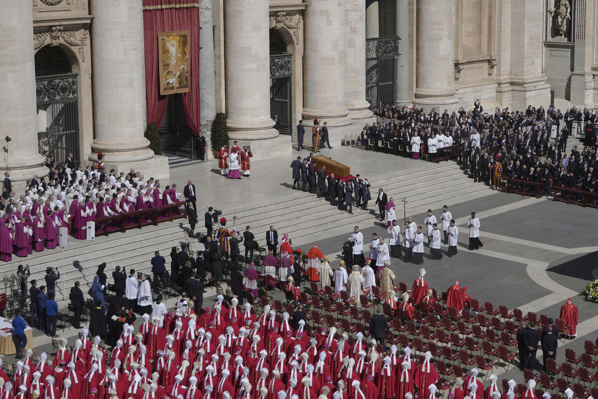 Pallbearers carry the coffin during the funeral of Pope Francis in St. Peter's Square at the Vatican, Saturday, April 26, 2025. (AP Photo/Markus Schreiber)
