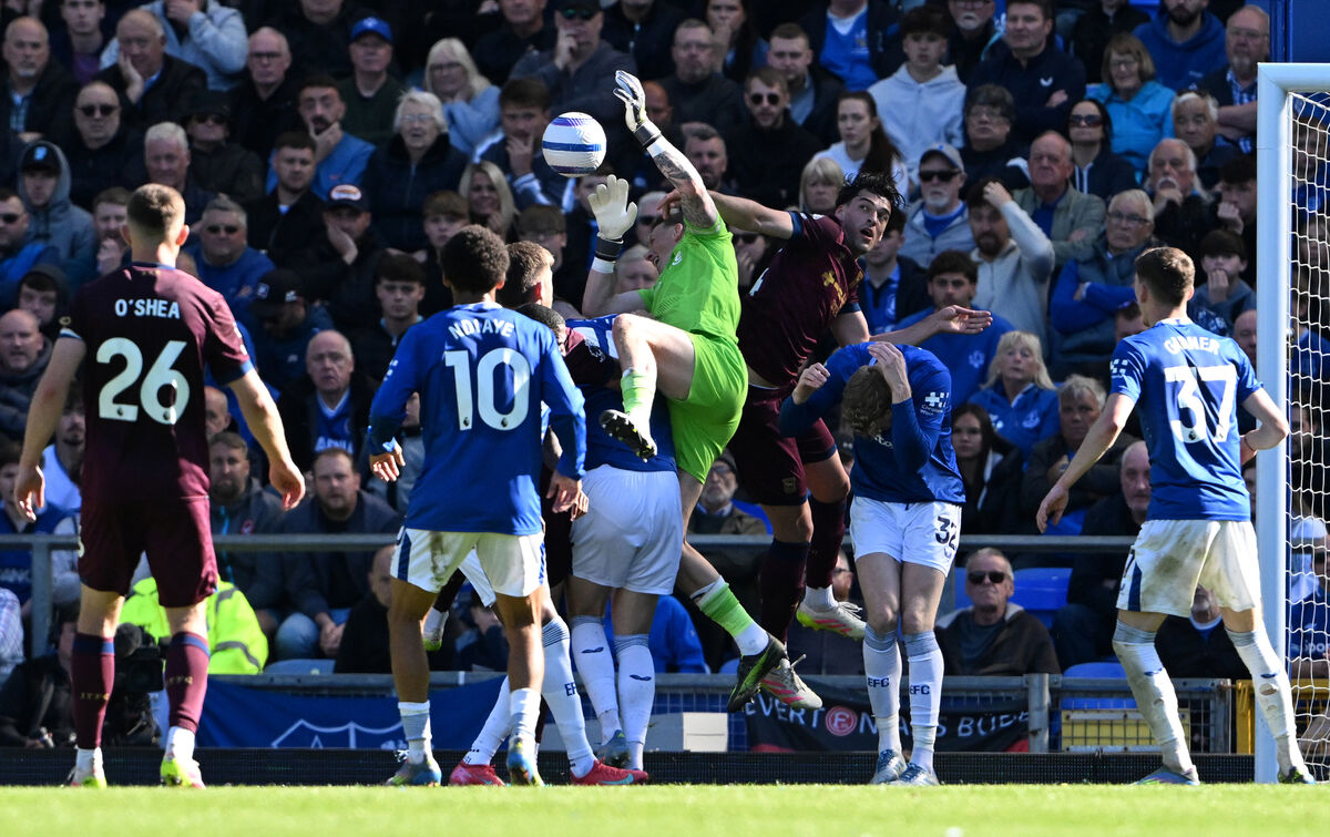 Everton goalkeeper Jordan Pickford spills the ball under pressure from Ipswich’s Jacob Greaves (Cody Froggatt/PA)